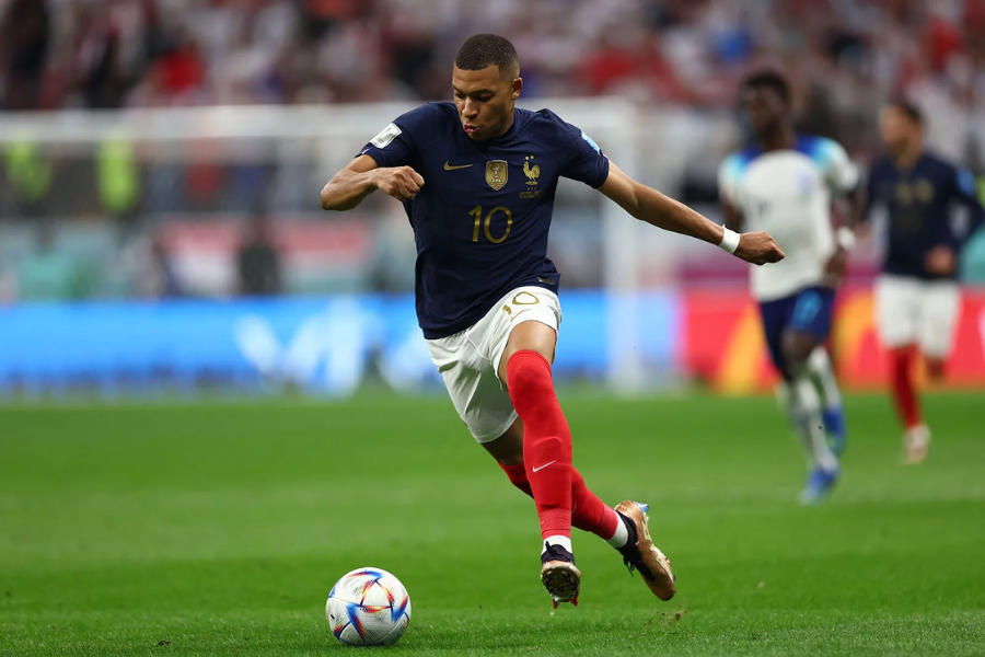 mbappe mặc áo số mấy